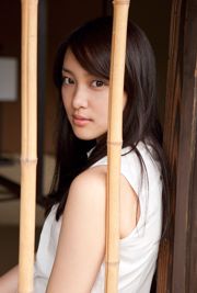 Emi Takei "Bleib Gold" [Image.tv]