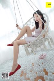 모델 Qiqi "Red Bowknot Flats"[异 思 趣向 IESS]