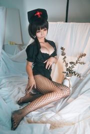 [Beauty Coser] Momo ngốc "Chị y tá"